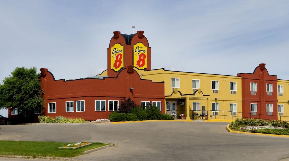 Hotel Super 8 By Wyndham Swift Current Exterior foto