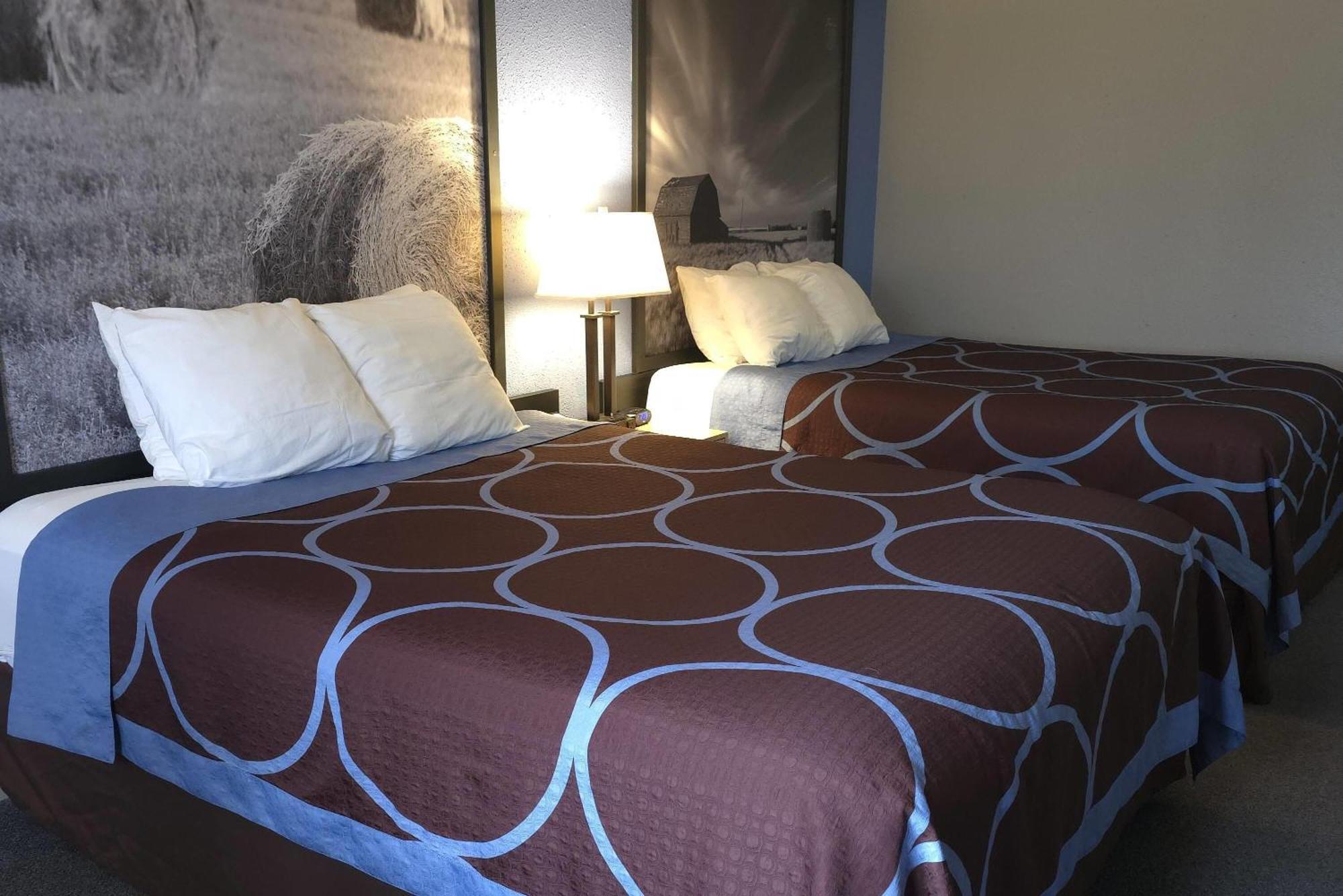 Hotel Super 8 By Wyndham Swift Current Exterior foto