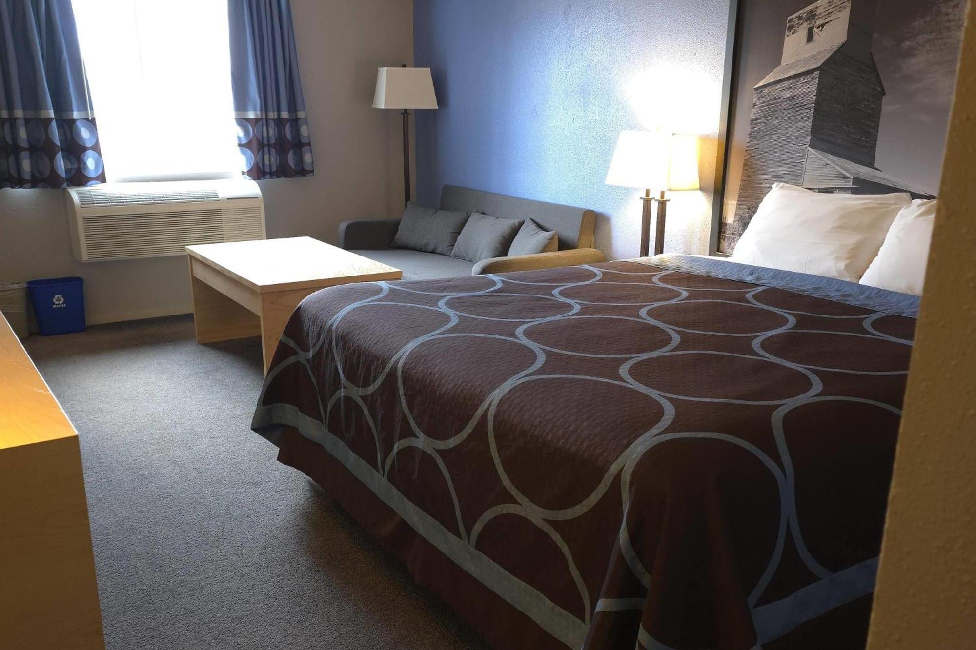 Hotel Super 8 By Wyndham Swift Current Exterior foto