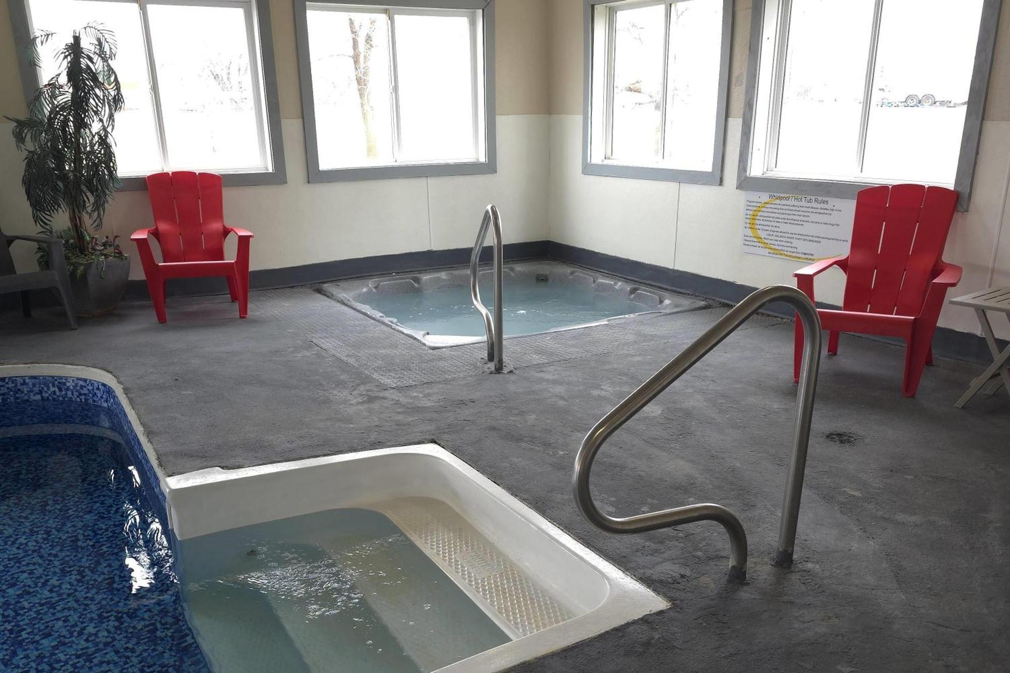 Hotel Super 8 By Wyndham Swift Current Exterior foto