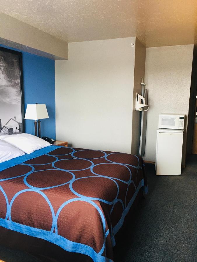 Hotel Super 8 By Wyndham Swift Current Exterior foto