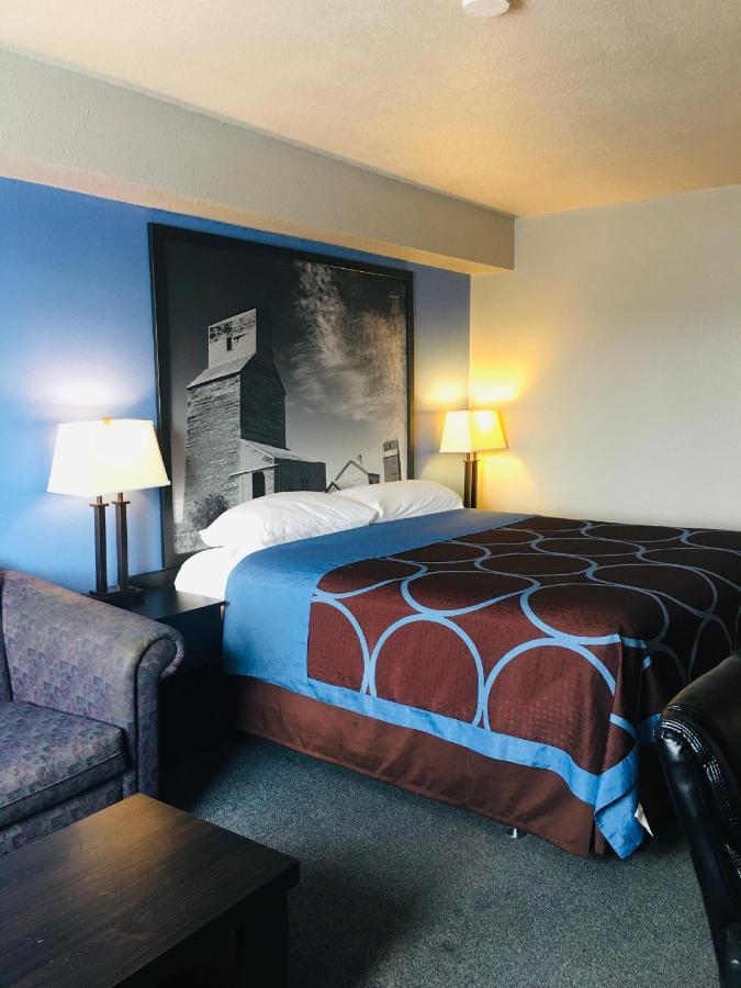 Hotel Super 8 By Wyndham Swift Current Exterior foto