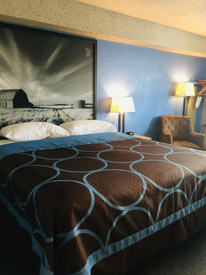 Hotel Super 8 By Wyndham Swift Current Exterior foto