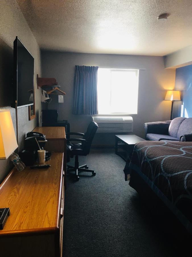 Hotel Super 8 By Wyndham Swift Current Exterior foto