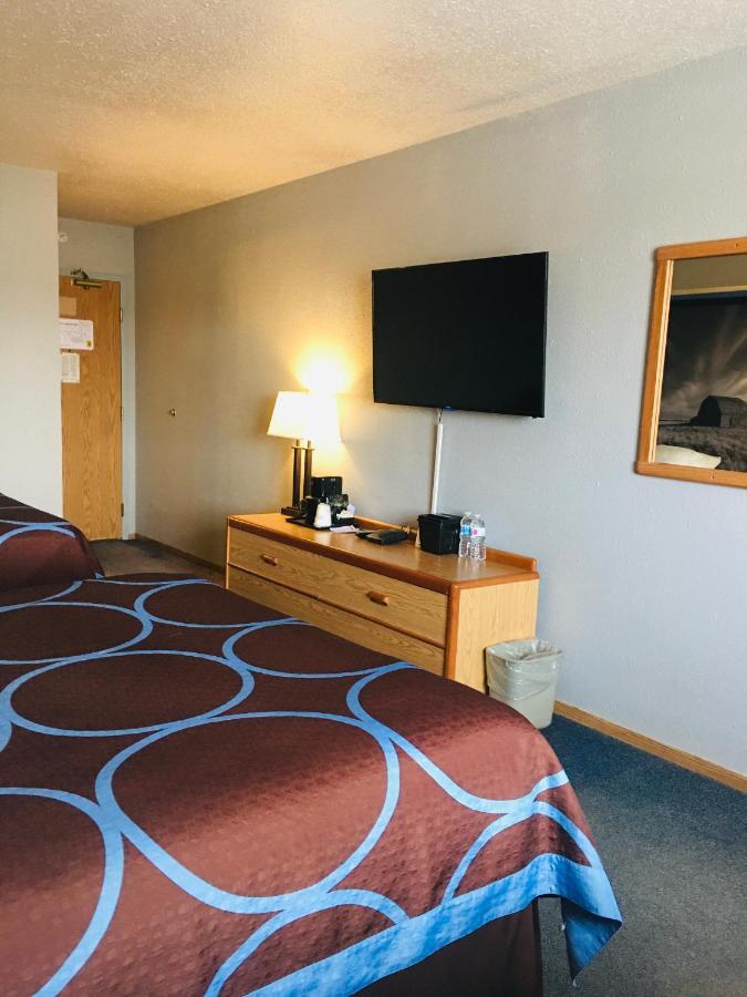 Hotel Super 8 By Wyndham Swift Current Exterior foto